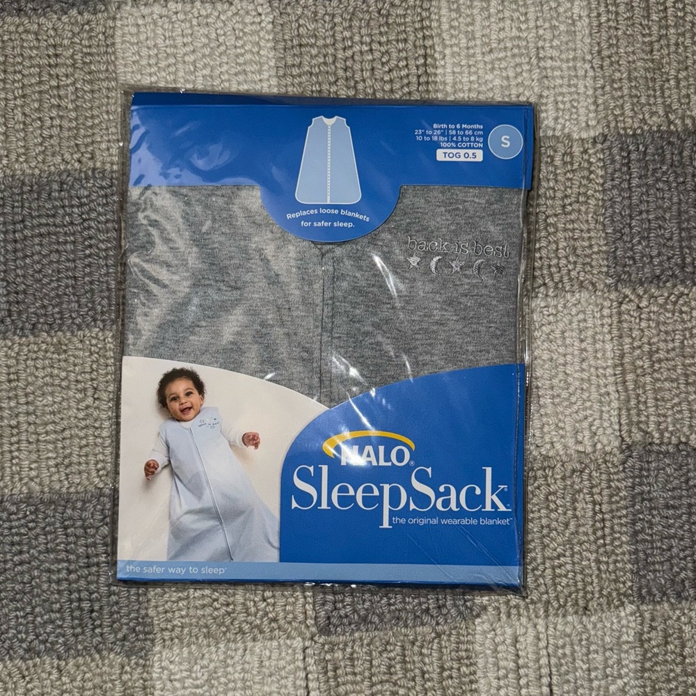 NWT.Halo SleepSack.Size Small(Birth-6 months)(10-18 lbs)(23-26 inches). Gray.